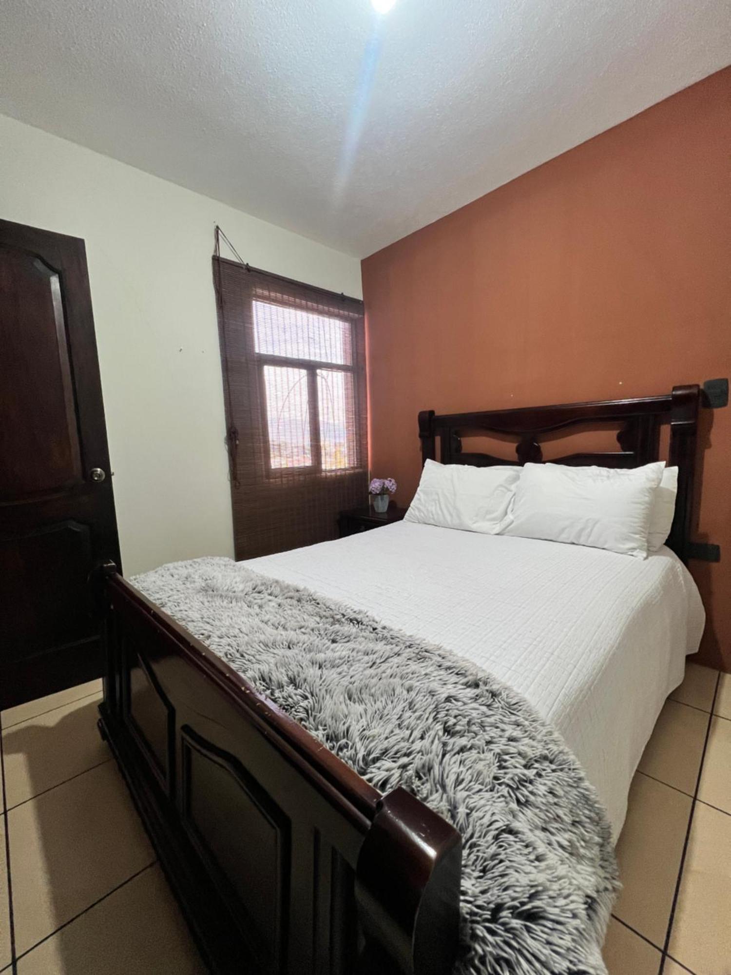 Amplio Apartamento, En Colonia Cerezos, Tercer Nivel Appartement Quetzaltenango Buitenkant foto