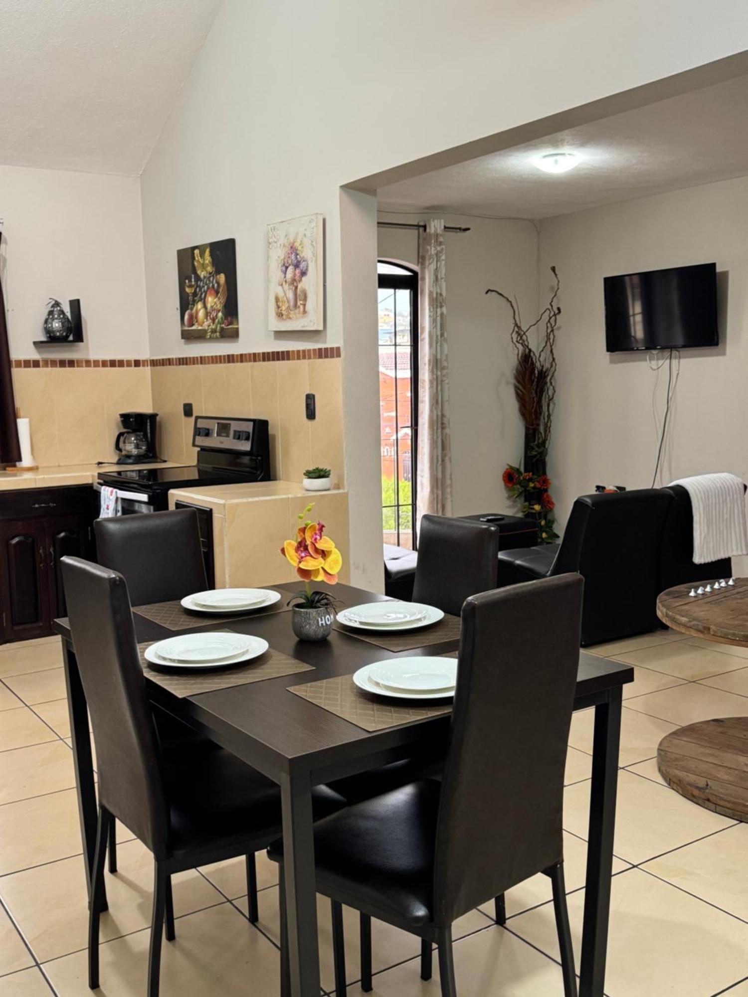 Amplio Apartamento, En Colonia Cerezos, Tercer Nivel Appartement Quetzaltenango Buitenkant foto