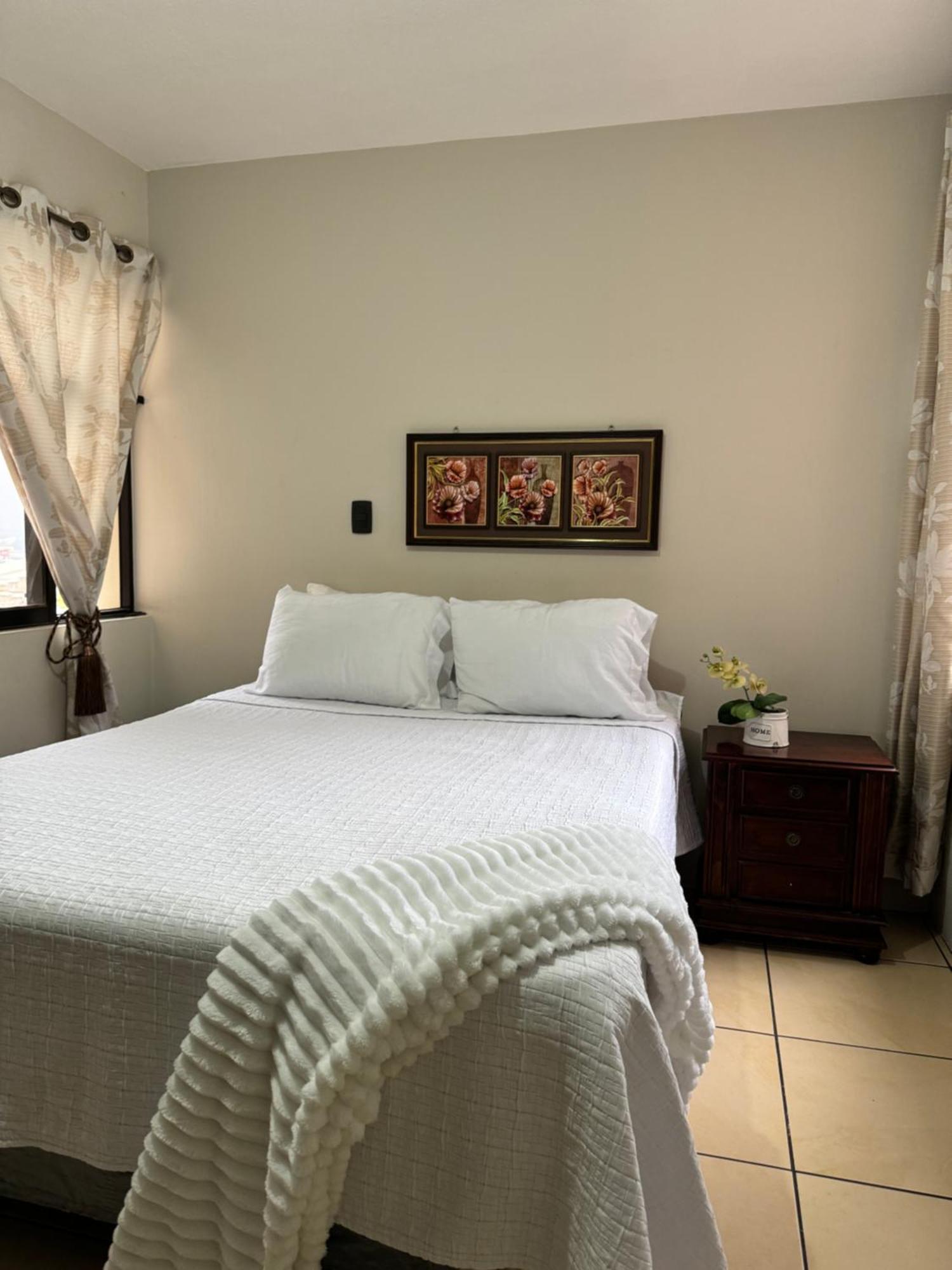 Amplio Apartamento, En Colonia Cerezos, Tercer Nivel Appartement Quetzaltenango Buitenkant foto